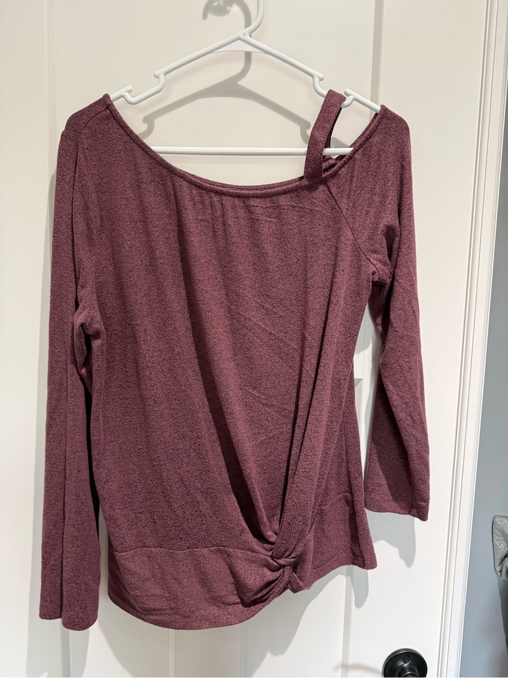NEW Maurices Twist Front Cold Shoulder Top size large